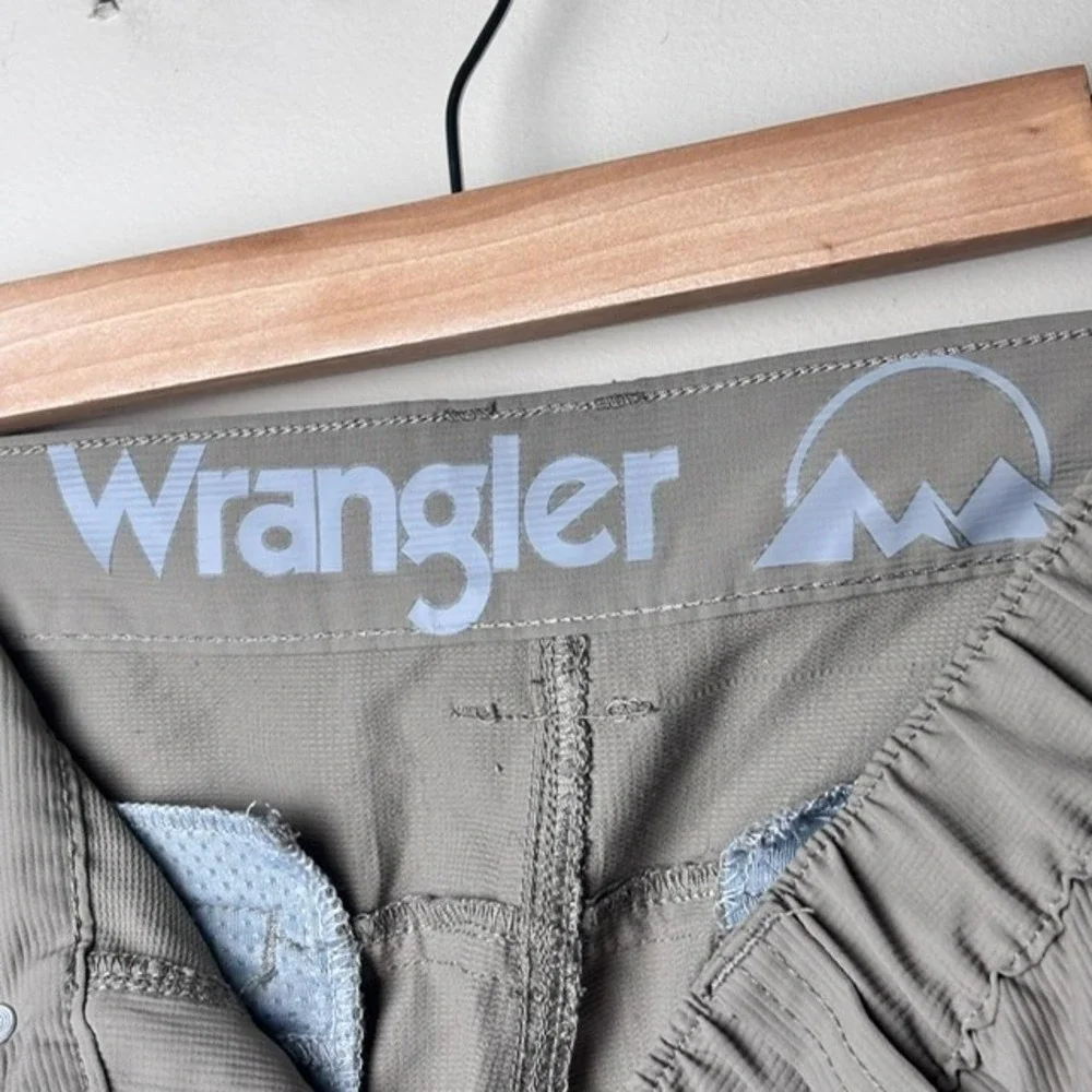 Mens 40 Wrangler Chino Shorts Gray Stretch Outdoor Hike Performance Side Elastic